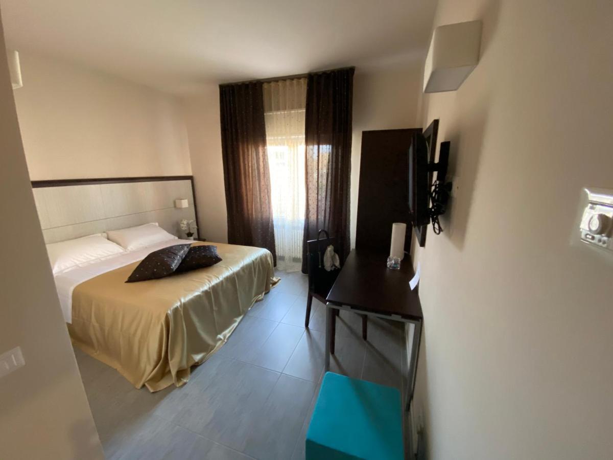 La Maison Di Carla Ancona Bagian luar foto