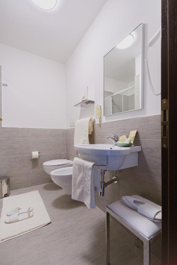 La Maison Di Carla Ancona Bagian luar foto